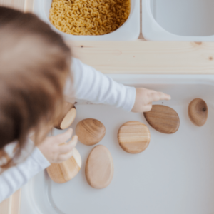 Comment choisir les meilleures activités Montessori pour votre enfant de 2 ans ?
